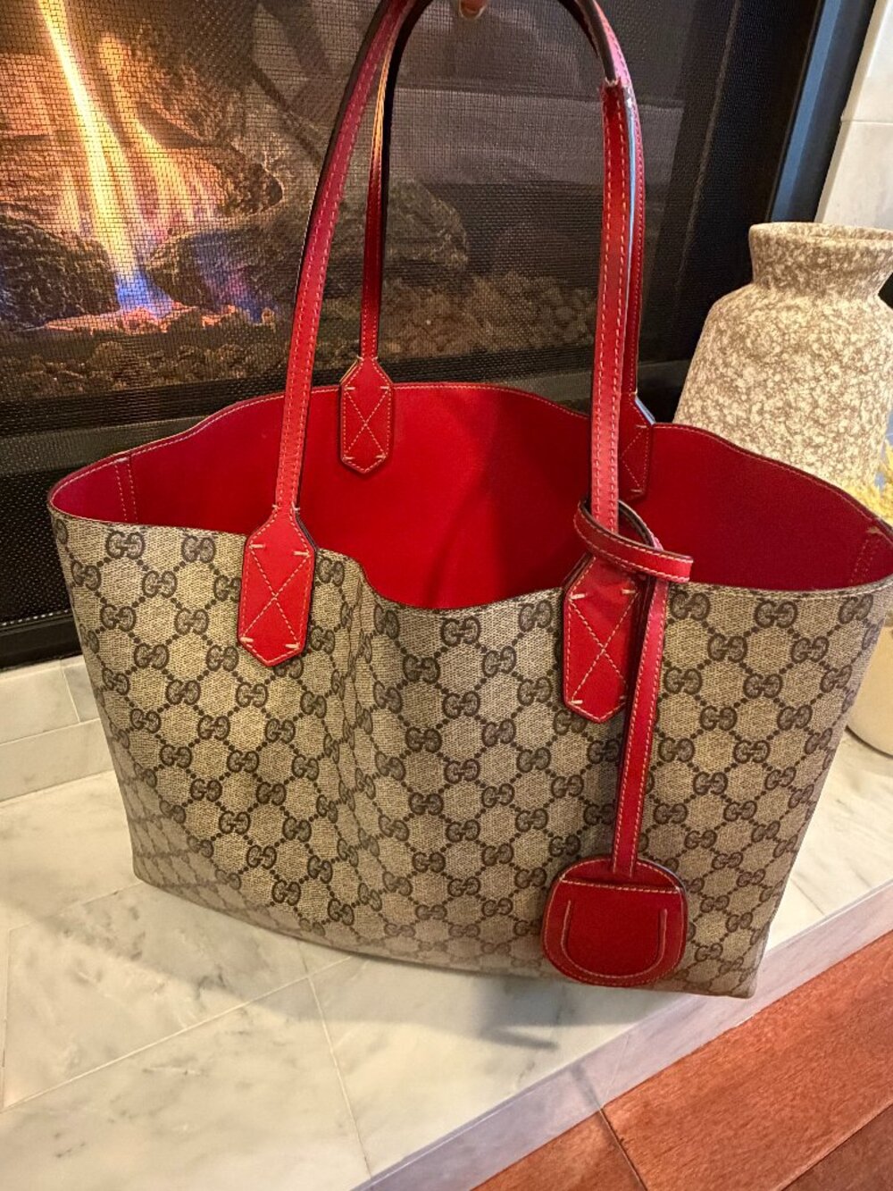 ✨ Gucci GG Supreme Reversible Tote – Red Interior ✨